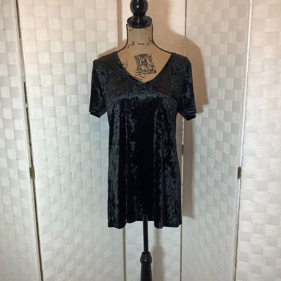 Spring & mercer velvet tee size medium - Picture 2 of 7